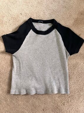 Brandy Melville Cropped T-Shirt